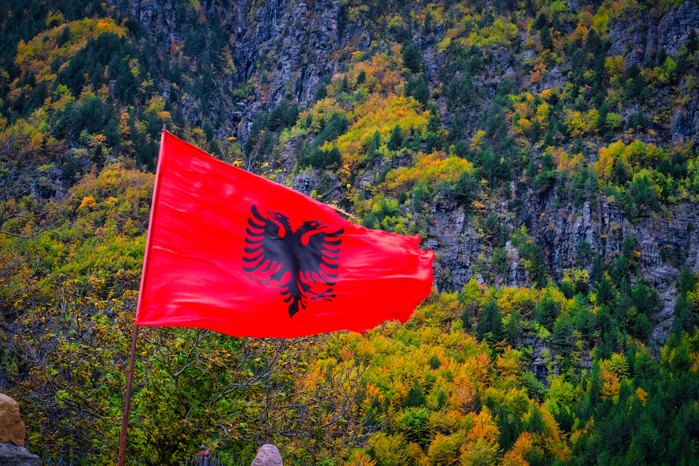 Vlag van Albanië in de natuur